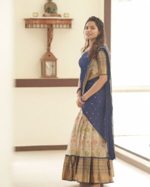 Angelin B Instagram - 🧿🦋

Costumes - @ivalinmabia
Photography - @camerasenthil
Makeup - @Chennai_thebridalart
Hair - @latha_makeoverartistry
Shoot organised by @rrajeshananda

#angelin #vjangelin #anchorangelin #newlook #halfsaree #traditional #blue #dhavani #tredning #trend