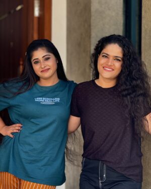 Angelina Lysen Instagram - 😍😍❤️🫂
@asianet #ethojanmakalpanayil 
📸 @__nandhan_____ 

#instagram #love #friendship #happy