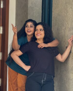 Angelina Lysen Instagram - 😍😍❤️🫂
@asianet #ethojanmakalpanayil 
📸 @__nandhan_____ 

#instagram #love #friendship #happy
