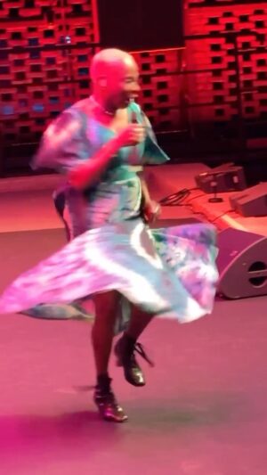 Angélique Kidjo Instagram - 💃🏿JOY on stage! 💃🏿
#joy @davido