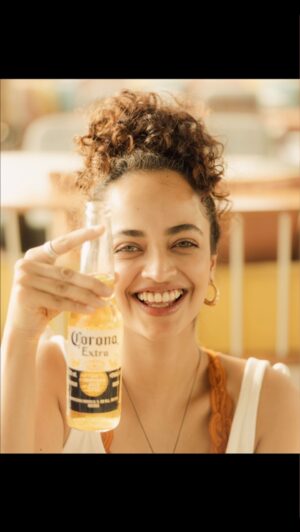 Anjali Sivaraman Instagram - No better feeling than spending the long weekend soaking in a breathtaking sunset.

What are your plans for the weekend?

#LogOffLimeIn #Corona #Beer #Unwind #Relax #GoldenMoments #GoldenHour