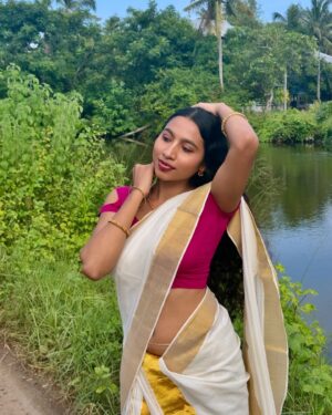 Anjana Mohan Instagram - Outfit: @shobhanadesigns #onam #lookoftheday #beauty