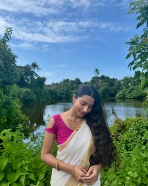 Anjana Mohan Instagram - Outfit: @shobhanadesigns #onam #lookoftheday #beauty