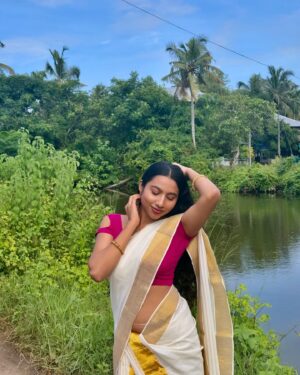 Anjana Mohan Instagram - Outfit: @shobhanadesigns #onam #lookoftheday #beauty