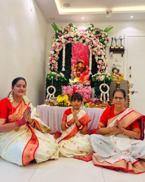 Anjana Singh Instagram - 🙏🏻Ganesh Chaturthi ki Hardik Shubhkamnaye 🙏🏻
🌺Bappa Bappa Morya 🌺🙏🏻
With my lifelines 🧿🦋my world 🌎 
@aditi13k15 
#maa 
#likedaughterlikemother ❤️❤️🧿