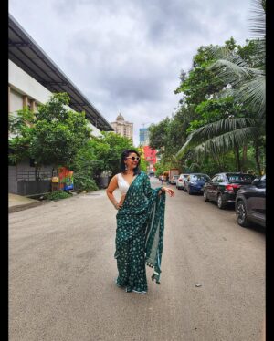 Ankita Shrivastav Instagram - Very Mindfully Demure 🙈💚

Saree❤️ - @suta_bombay