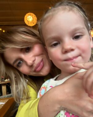 Anna Shulgina Instagram - Я так хочу, чтобы лето не кончалось, а оно…💔
Пойманные секунды моего рабочего, но очень интересного июньиюльавгуста. 

P.S. Сюда еще актуально выкладывать фото или залить все архивы в ВК или ТГ?
