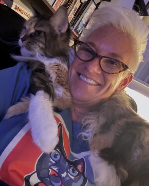 Anne Burrell Instagram - We’re cat ladies!!! And I’m a girl’s girl. Well done @kamalaharris !!!! I know this is going to be a controversial post- but I TRULY wish for the time again that we can “discuss” politics without it being SO controversial and contentious. 💙😻 #ilovewhatido #luckygirl  #marciamarciamarcia #mainecooncat #imaddictedtomykitties