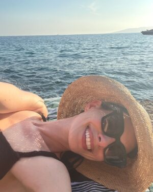 Anne Hathaway Instagram - 🍒☕️🍉☀️🚤🏖️