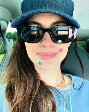 Anne Hathaway Instagram - stars, they’re just like us ⭐️