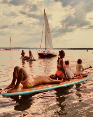 Annemarie Carpendale Instagram - best playground 🫶🏽🌪️🌅🧡⛵️💦 🤌🏾
#summer24 #camping #annieway #anniehow #bestime #campinglife #campingambach