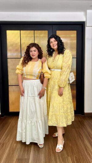 Anshula Kapoor Instagram - Same Style, Different Heights
Proud Mid-size girlies celebrating their curves✨

On Anshula: 

Nightsuit: @HM
Yellow & pink dresses: @forevernewindia
Black dress: @showpo
Blazer set: @eloquii
Off Shoulder black dress: @bouji.in 
Green dress: @forevernewindia

On Rupali:

Nightsuit: @hm
Yellow top: @selfstitchofficial 
White Skirt: @lazostore.in 
White floral dress: @forevernew_india 
Black dress: @houseofsal__ 
Blue Blazer Set: @hm
White Dress: Custom Made
Blue Dress: @forevernew_india
