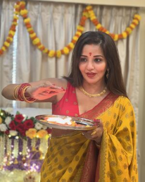 Antara Biswas Instagram - Ganpati Bappa Morya 🙏…. Mangal Murti Morya 🙏…. 

#ganpati #bappa #blessed #gratitude #family

📸: @deepakpathak663