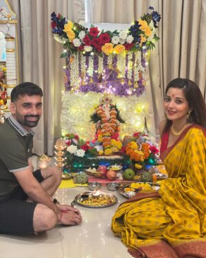 Antara Biswas Instagram - Ganpati Bappa Morya 🙏…. Mangal Murti Morya 🙏…. 

#ganpati #bappa #blessed #gratitude #family

📸: @deepakpathak663