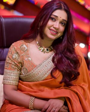 Antara Mitra Instagram - Rust Orange 

Outfit by - @_anjali_jha_____
Jewellery by - @the_jewel_gallery
Styled by - @style_by_hetaljogi
Make up -  @meghna_make_up_artist
