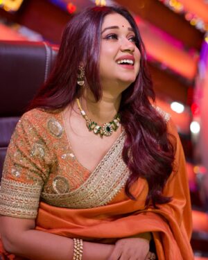 Antara Mitra Instagram - Rust Orange 

Outfit by - @_anjali_jha_____
Jewellery by - @the_jewel_gallery
Styled by - @style_by_hetaljogi
Make up -  @meghna_make_up_artist