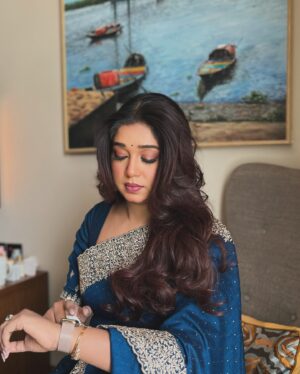 Antara Mitra Instagram - Chand Ghadiya yehi hai jo Azaad hai 🦋💙

Late night musing 💙

H&M - @meghna_make_up_artist and Diwakar