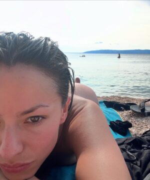 Antonia Giesen Instagram - Por siempre el sol.