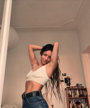 Antonia Giesen Instagram - Por siempre el sol.