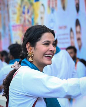 Anuja Sathe Instagram - @anujasatheofficial ❤️

#kalaawantdholtashapathak #siddhivinayak #siddhivinayak_temple #photography #ganpati #jayganesh #actors #festival #bappa #morya #happiness #energy #culture #virajzone