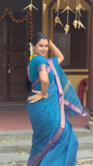 Anusha Hegde Instagram - Quick one⭐️⭐️⭐️⭐️⭐️⭐️
Same saree🤔🤔😜
#reels #trending #traditional #instagood #❤️