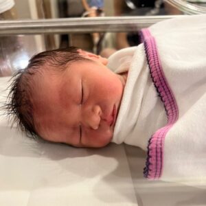 Apple Chan Instagram - Welcome home, lil A! 
I promise to love, cherish, and protect you and our little family with all my heart. You’re absolutely perfect!

#thankful #newborn #welcometotheworld #小龙果