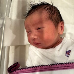 Apple Chan Instagram - Welcome home, lil A! 
I promise to love, cherish, and protect you and our little family with all my heart. You’re absolutely perfect!

#thankful #newborn #welcometotheworld #小龙果