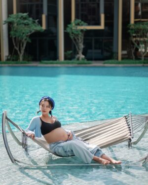 Apple Chan Instagram - Happy birthday to my dearest hubby! 
Here’s your biggest bd gift ever, The little A! 😜
Xoxo 

Want to see more of my prenatal shoot? 
Really love the final product! 
Stay tune 😉
Thank you @bobbykiranyeo !