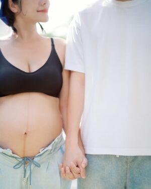 Apple Chan Instagram - Happy birthday to my dearest hubby! 
Here’s your biggest bd gift ever, The little A! 😜
Xoxo 

Want to see more of my prenatal shoot? 
Really love the final product! 
Stay tune 😉
Thank you @bobbykiranyeo !