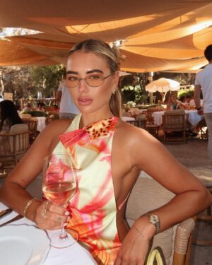 Arabella Chi Instagram - St Tropez Dump 🇫🇷 (swipe to last side for a nosey intruder to our lunch)