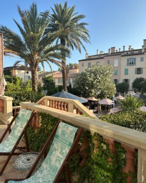 Arabella Chi Instagram - St Tropez Dump 🇫🇷 (swipe to last side for a nosey intruder to our lunch)