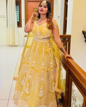 Arathy Sojan Instagram - 🌟
Makeup @saneeshts737 ❤️