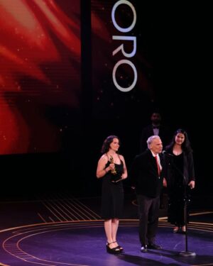 Arcelia Ramírez Instagram - Fue un honor participar este fin de semana en la Ceremonia de los Arieles que celebran al Cine Mexicano, entregándole a la familia de Busi Cortes el merecido Ariel de Oro que le otorgó @academiacinemx por su importante legado! 
Gracias por siempre Busi! ♥️

.

Muchas gracias por acompañarme a:
@carlospinedamx 
@alersundi 
@dangelojoyeria 
@iconique.jewels