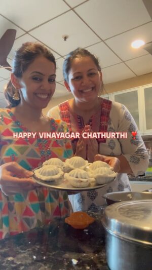 Archana Chandhoke Instagram - Happy Vinayagar Chaturthi from us to you. May this day be a new beginning that fulfils all your wishes and dreams! ❣️