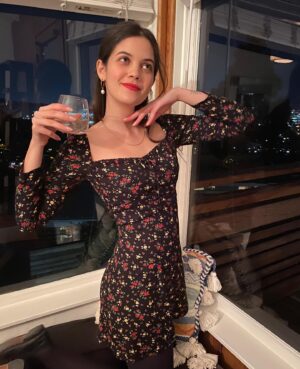 Ariel Mortman Instagram - Happy new year 🥳 maybe in 2020 I’ll learn how to stand still