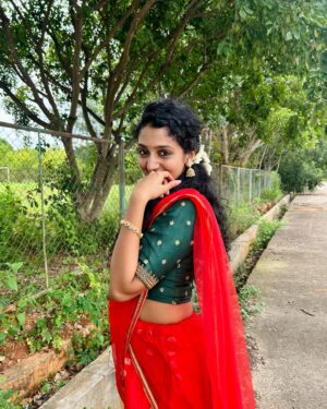 Arsha Baiju Instagram - Bengaluru Naatkal♥️ 
#dhawani 
📸 @navaneeth._.s 
Accessories @menorah_jewellers
Blouse stitching @zoandzi_by_sanam