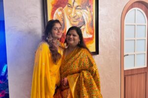 Arti Singh Instagram - My Bappa ❤️🧿 

Wearing @kadhaeeghar