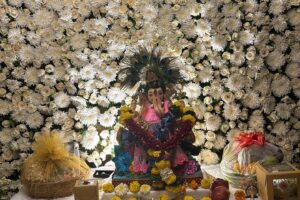 Arti Singh Instagram - My Bappa ❤️🧿 

Wearing @kadhaeeghar