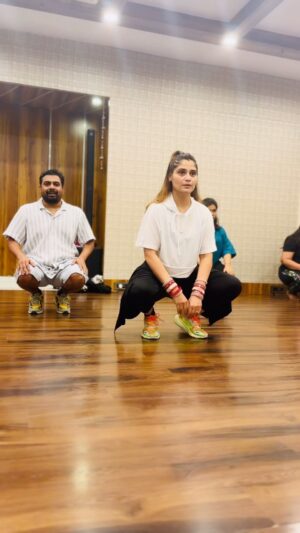 Arti Singh Instagram - Happy birthday @rajkummar_rao .. your are fabbbbbbbb..🧿Thank u so much @team.kiranj 

@mr.kiranj sir .. it was superb class ❤️
Danced after so long . Body not moving only . Slowly steady wil get there