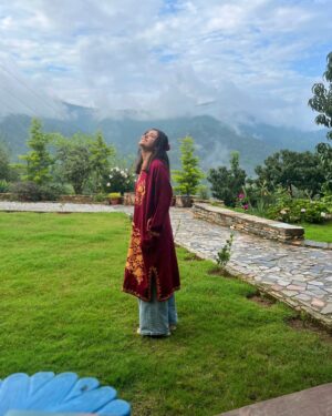 Asha Negi Instagram - I know growing older should be daunting but honestly I’m finding myself falling in love with the journey. Embracing this unapologetic self, and the clarity and wisdom it brings is more beautiful than I imagined.
Just want to thank you all for your thoughtful birthday wishes, they made me feel soo loved and cherished, making me feel so special. Sachhi!😌
So I spent this birthday doing what I wanted to do, with the people closest and most special in my life, and I don’t think it could have gotten any better. 
I do want to share few moments from the day, hopefully soon! Shayad isi ko Bliss bolte hain guys!🤍
Bass sab par कृपा बनी रहे।🌸
