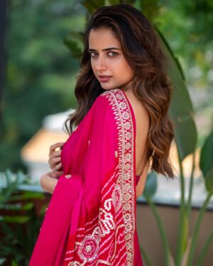 Ashika Ranganath Instagram - Hope you all had a great habba ✨ 

Happy Varamahalakshmi festival! 
May goddess Lakshmi bless you with abundance of health, wealth & prosperity!
