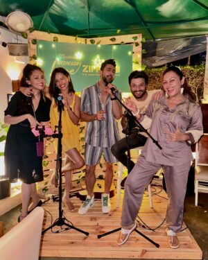 Ashita Dhawan Instagram - Ek band jo sabki band baja dega😉
Booking is open 🥁 🎸 🎤 
Happy Birthday Fahm-Let’s Jam😍
#thefamjamband
.
.
#happybirthdayfahmaan #birthdayboy #Alisters #famjamband #humpaanch #birthdayfun #happypeople #dhawanswhoarehappy #fahmaankhan