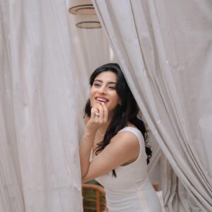 Ashlesha Savant Instagram - Something White ☁️☁️☁️☁️☁️🤍🤍🤍🤍🤍🤍🤍

Wearing - @labelmahimasethiya 
Jewellery- @eclatdiamonds_ 
Styled by - @styledbykashishmutha 
Hair - @zubeda_hairstylist 
Make up - @imrankhan1674 

Photograher- @the_pixeleyes @_rohittt01 
Assisted by - @_lens_vibe__14 

Location - @truetrammtrunk , @puneetgidwani 
#potraits #potd #fashionblogger