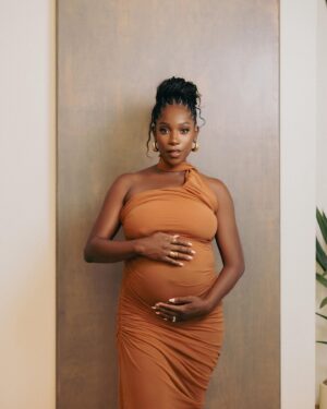 Ashley Blaine Featherson Instagram - Closer To God Than I’ve Ever Been🤍✨

We’ve Come A LONG WAY Baby Girl & I Can’t Wait To Embark On Our Earth-Side Journey Together. I Have No Doubt That We Were Made For One Another! Oh, The Places We’ll Go My Forever My Girl!