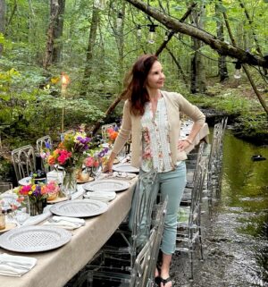 Ashley Judd Instagram - Reflecting on small bits of beauty from this summer. 
🌺 🪻🌼