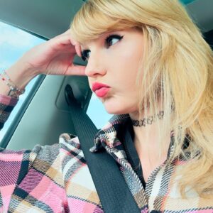 Ashley Leechin Instagram - What a fun filled stressful day 😸

1. Getting ready to go to the DMV to get my new DL & register to vote.
2. Finding out I need to take a written test.
3. Getting my photo done & studying for the test.
4. Failed my first attempt - seriously CA…you can leave a child in the car as long as there is another 12 years or older - wtf??? No…
5. Well that was stressful but we passed on the 2nd attempt!
6. Ya girl passed & she is officially a California resident ready to vote 😻💙

#picturesoftheday #dmv #california #vote #elderemo #90sfashion