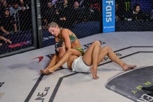 Ashley Yoder Instagram - Action Shots #LFA190 📸
@jjaldrich 
@mikegonzales1981 
@rfbjj