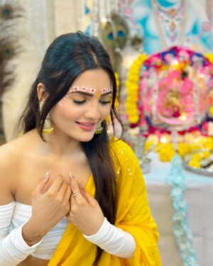 Ashna Kishore Instagram - राधा के हृदय में श्री कृष्ण
राधा की साँसों में श्री कृष्ण
राधा में ही हैं श्री कृष्ण
इसीलिए दुनिया कहती हैं
राधे-कृष्ण राधे-कृष्ण 🧿🦚🥰💗🙌🏻

राधा अष्टमी की हार्दिक शुभकामनाएं ✨😇💗🙏🏻