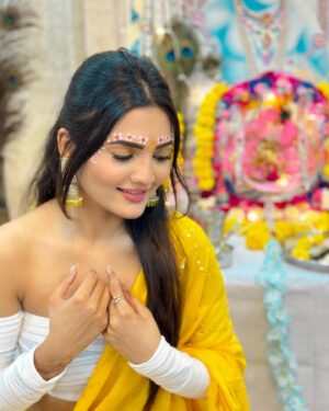 Ashna Kishore Instagram - राधा के हृदय में श्री कृष्ण
राधा की साँसों में श्री कृष्ण
राधा में ही हैं श्री कृष्ण
इसीलिए दुनिया कहती हैं
राधे-कृष्ण राधे-कृष्ण 🧿🦚🥰💗🙌🏻

राधा अष्टमी की हार्दिक शुभकामनाएं ✨😇💗🙏🏻