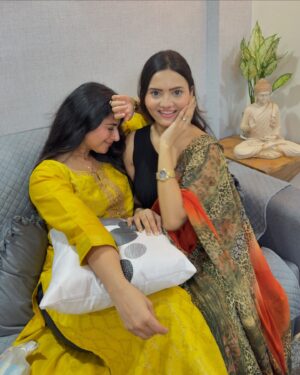Ashna Kishore Instagram - Sada pyaar tut gaya ve !! #StoryOfOurLives #PyaarBachaHiNahi ❤️
#AishwaryaSharma #AshnaKishore #bffs #goals